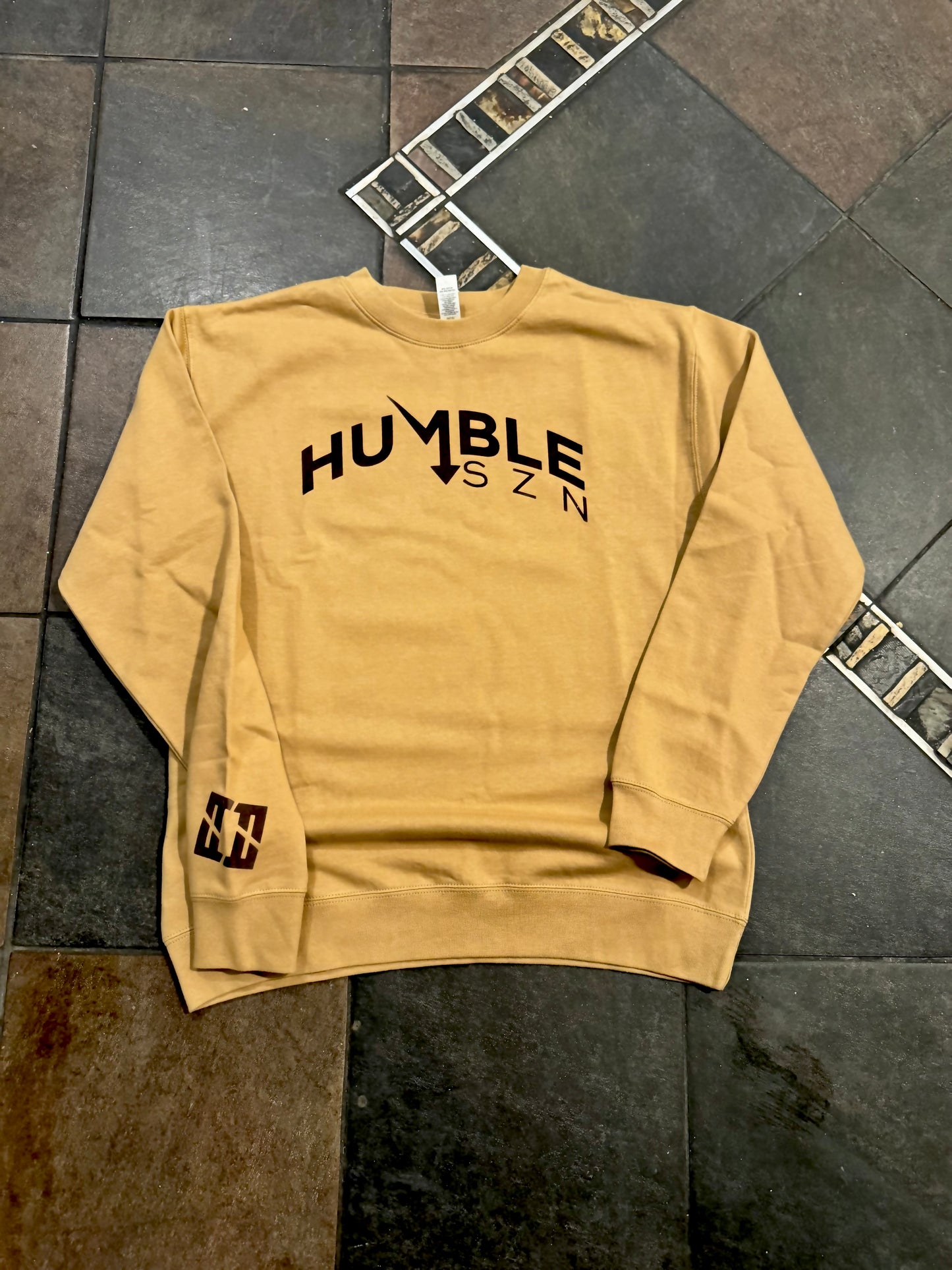 HUMBLE SZN SWEATSHIRT CURVE LOGO